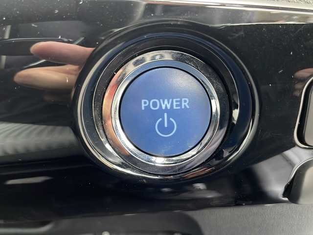 トヨタ プリウス A 静岡県 2016(平28)年 7.3万km グレーメタリック /純正ナビ/地デジTV//純正CD/DVD/Bluetooth//バックカメラ//社外エアロ//トヨタセーフティセンス//オートハイビーム//レーダークルーズコントロール//純正15インチAW//ヘッドアップディスプレイ//スマートキー//LEDヘッドライト//ビルトインETC