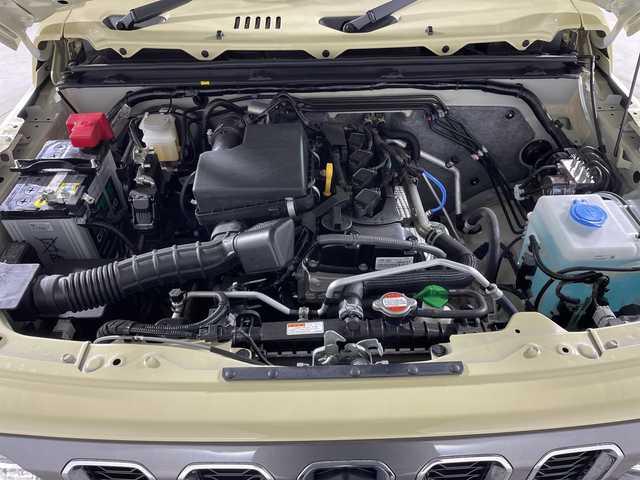 スズキ ジムニー ノマド FC 神奈川県 2025(令7)年 0.1千km ベージュⅡ 登録済未使用車/スズキセーフティサポート/4WD/シートヒーター/ダウンヒルアシストコントロール/革巻きステアリング/ステアリングスイッチ/Autoライト/アイドリングストップ機能/コーナーセンサー/ヘッドライトレベライザー/ヘッドライトウォッシャー/LEDヘッドライト/フォグランプ/電動格納ミラー/ウィンカーミラー/背面タイヤ/純正15インチアルミホイール