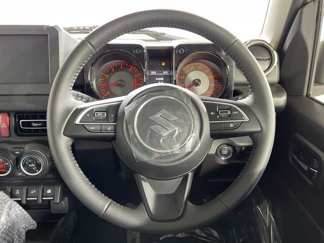 スズキ ジムニー ノマド FC 神奈川県 2025(令7)年 0.1千km ベージュⅡ 登録済未使用車/スズキセーフティサポート/4WD/シートヒーター/ダウンヒルアシストコントロール/革巻きステアリング/ステアリングスイッチ/Autoライト/アイドリングストップ機能/コーナーセンサー/ヘッドライトレベライザー/ヘッドライトウォッシャー/LEDヘッドライト/フォグランプ/電動格納ミラー/ウィンカーミラー/背面タイヤ/純正15インチアルミホイール