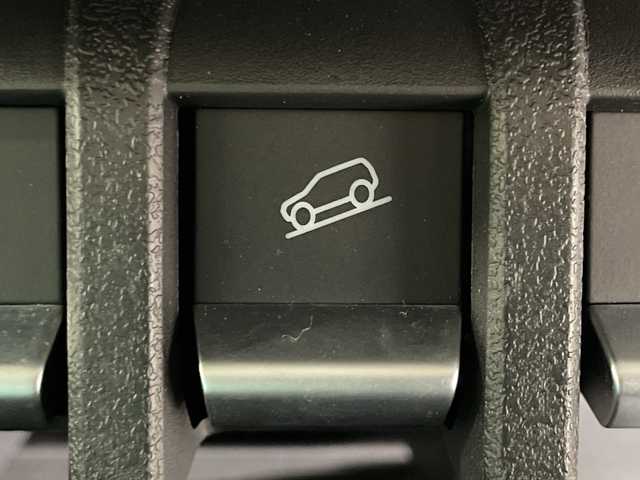 スズキ ジムニー ノマド FC 神奈川県 2025(令7)年 0.1千km ベージュⅡ 登録済未使用車/スズキセーフティサポート/4WD/シートヒーター/ダウンヒルアシストコントロール/革巻きステアリング/ステアリングスイッチ/Autoライト/アイドリングストップ機能/コーナーセンサー/ヘッドライトレベライザー/ヘッドライトウォッシャー/LEDヘッドライト/フォグランプ/電動格納ミラー/ウィンカーミラー/背面タイヤ/純正15インチアルミホイール