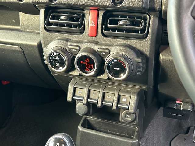 スズキ ジムニー XC 神奈川県 2023(令5)年 3.5万km ピュアホワイトP 純正ナビＴＶ　/ＴＯＹＯ＿ＯＰＥＮ＿ＣＯＵＮＴＲＹ＿Ｒ／Ｔ　/純正マットガード　/クルーズコントロール　/ＥＴＣ２．０　/純正ドライブレコーダー　/スペアキー　/ＴＶキャンセラー