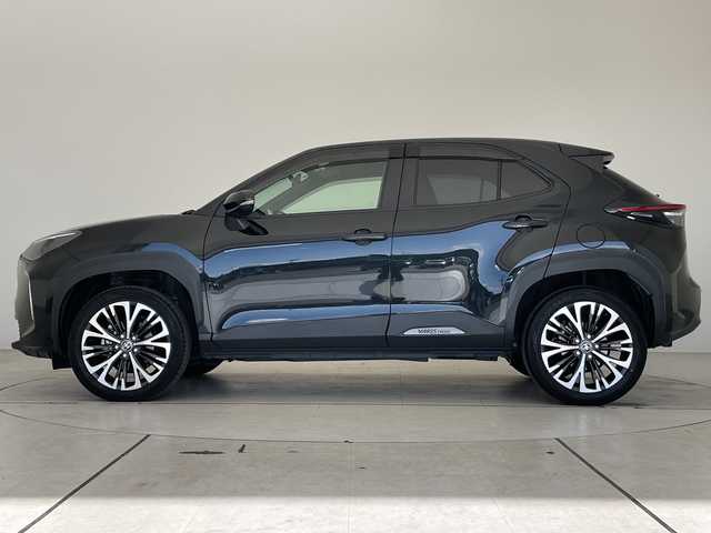 トヨタ ヤリスクロス ハイブリッド Z 愛知県 2023(令5)年 1.7万km ブラックマイカ 純正8型ディスプレイオーディオナビ　ナビ機能なし/全方位カメラ/レーダークルーズコントロール/シートヒーター/バックカメラ/ETC2.0/パワーシート/コーナーセンサー/純正アルミホイール/ブラインドスポットモニター/LEDヘッドライト/ステアリングヒーター/オートマチックハイビーム/衝突軽減システム/フルセグ/Bluetooth/ステアリングスイッチ/スマートキー/プッシュスタート