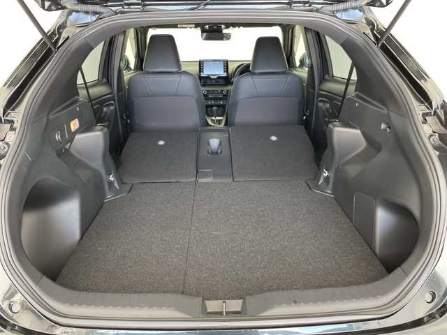 トヨタ ヤリスクロス ハイブリッド Z 愛知県 2023(令5)年 1.7万km ブラックマイカ 純正8型ディスプレイオーディオナビ　ナビ機能なし/全方位カメラ/レーダークルーズコントロール/シートヒーター/バックカメラ/ETC2.0/パワーシート/コーナーセンサー/純正アルミホイール/ブラインドスポットモニター/LEDヘッドライト/ステアリングヒーター/オートマチックハイビーム/衝突軽減システム/フルセグ/Bluetooth/ステアリングスイッチ/スマートキー/プッシュスタート