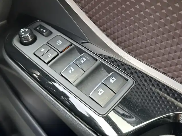 トヨタ Ｃ－ＨＲ G 群馬県 2018(平30)年 6.8万km ブラック/イエロー 純正SDナビ/ワンセグ/Bluetooth/バックカメラ/スマートキー/スペアキー/プッシュスタート/衝突軽減ブレーキ/レーンキープアシスト/レーダークルーズコントロール/オートハイビーム/クリアランスソナー/フロアマット/社外17インチアルミホイール