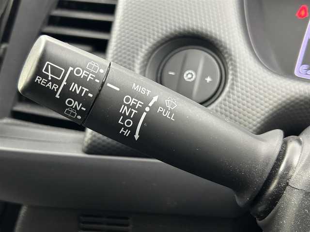 ホンダ フィット ベーシック 大阪府 2020(令2)年 6.6万km クリスタルブラックパール ワンオーナー/禁煙車/ホンダセンシング搭載/・衝突軽減ブレーキ（CMBS）/・誤発進抑制機能/・後方誤発進抑制機能/・近距離衝突軽減ブレーキ/・歩行者事故低減ステアリング/・路外逸脱抑制機能/・ACC（アダプティブクルーズコントロール）/・LKAS（車線維持支援システム）/・オートハイビーム/・先行車発進お知らせ機能/・標識認識機能/純正ナビ　型式：VXM-205Ci/【Bluetooth、CD、FM/AM】/ステアリングスイッチ/電動パーキング/オートホールド機能/アイドリングストップ/横滑り防止装置/電動格納ミラー/純正フロアマット/オートライト/LEDヘッドライト/保証書、取説