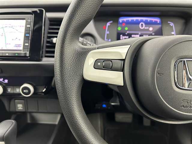 ホンダ フィット ベーシック 大阪府 2020(令2)年 6.6万km クリスタルブラックパール ワンオーナー/禁煙車/ホンダセンシング搭載/・衝突軽減ブレーキ（CMBS）/・誤発進抑制機能/・後方誤発進抑制機能/・近距離衝突軽減ブレーキ/・歩行者事故低減ステアリング/・路外逸脱抑制機能/・ACC（アダプティブクルーズコントロール）/・LKAS（車線維持支援システム）/・オートハイビーム/・先行車発進お知らせ機能/・標識認識機能/純正ナビ　型式：VXM-205Ci/【Bluetooth、CD、FM/AM】/ステアリングスイッチ/電動パーキング/オートホールド機能/アイドリングストップ/横滑り防止装置/電動格納ミラー/純正フロアマット/オートライト/LEDヘッドライト/保証書、取説