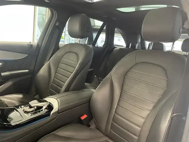 メルセデス・ベンツ ＧＬＣ２２０ d 4マチックスポーツ 本革 愛知県 2017(平29)年 5.3万km ダイヤモンドホワイト 本革シート　/パノラミックＳ／Ｒ　/ＨＵＤ　/Ｂｕｒｍｅｓｔｅｒサウンド　/ＭＢＵＸ　/Ｂｌｕｅｔｏｏｔｈ　/３６０度カメラ　/フルセグＴＶ　/アンビエントライト　/シートヒーター/ＡＣＣ　/ＬＫＡ　/ＬＤＷ　/ＢＳＭ　/ＥＴＣ２．０/LEDヘッドライト/パワーバックドア/プッシュスタート/アイドリングストップ