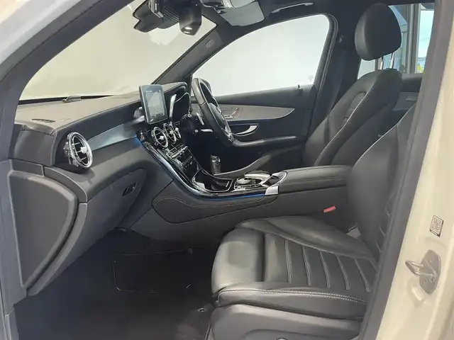 メルセデス・ベンツ ＧＬＣ２２０ d 4マチックスポーツ 本革 愛知県 2017(平29)年 5.3万km ダイヤモンドホワイト 本革シート　/パノラミックＳ／Ｒ　/ＨＵＤ　/Ｂｕｒｍｅｓｔｅｒサウンド　/ＭＢＵＸ　/Ｂｌｕｅｔｏｏｔｈ　/３６０度カメラ　/フルセグＴＶ　/アンビエントライト　/シートヒーター/ＡＣＣ　/ＬＫＡ　/ＬＤＷ　/ＢＳＭ　/ＥＴＣ２．０/LEDヘッドライト/パワーバックドア/プッシュスタート/アイドリングストップ