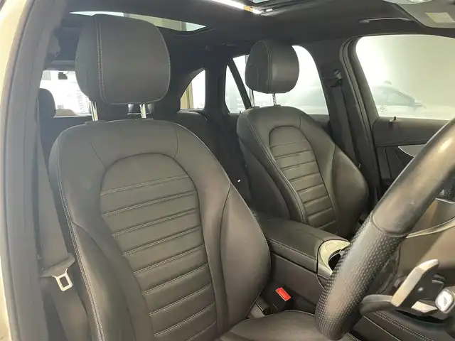 メルセデス・ベンツ ＧＬＣ２２０ d 4マチックスポーツ 本革 愛知県 2017(平29)年 5.3万km ダイヤモンドホワイト 本革シート　/パノラミックＳ／Ｒ　/ＨＵＤ　/Ｂｕｒｍｅｓｔｅｒサウンド　/ＭＢＵＸ　/Ｂｌｕｅｔｏｏｔｈ　/３６０度カメラ　/フルセグＴＶ　/アンビエントライト　/シートヒーター/ＡＣＣ　/ＬＫＡ　/ＬＤＷ　/ＢＳＭ　/ＥＴＣ２．０/LEDヘッドライト/パワーバックドア/プッシュスタート/アイドリングストップ