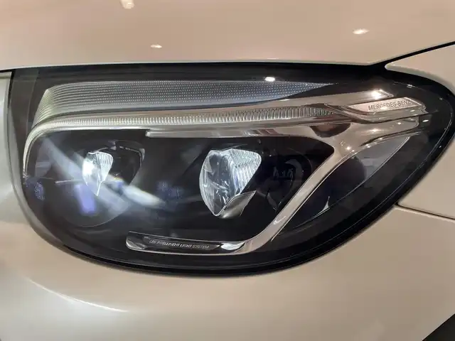 メルセデス・ベンツ ＧＬＣ２２０ d 4マチックスポーツ 本革 愛知県 2017(平29)年 5.3万km ダイヤモンドホワイト 本革シート　/パノラミックＳ／Ｒ　/ＨＵＤ　/Ｂｕｒｍｅｓｔｅｒサウンド　/ＭＢＵＸ　/Ｂｌｕｅｔｏｏｔｈ　/３６０度カメラ　/フルセグＴＶ　/アンビエントライト　/シートヒーター/ＡＣＣ　/ＬＫＡ　/ＬＤＷ　/ＢＳＭ　/ＥＴＣ２．０/LEDヘッドライト/パワーバックドア/プッシュスタート/アイドリングストップ
