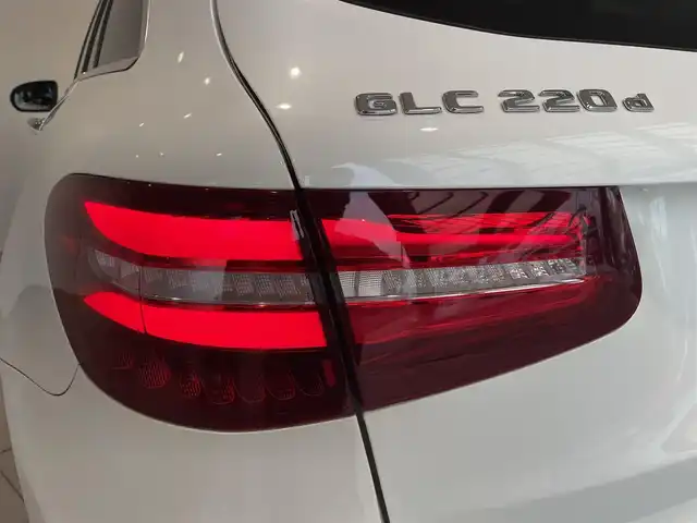 メルセデス・ベンツ ＧＬＣ２２０ d 4マチックスポーツ 本革 愛知県 2017(平29)年 5.3万km ダイヤモンドホワイト 本革シート　/パノラミックＳ／Ｒ　/ＨＵＤ　/Ｂｕｒｍｅｓｔｅｒサウンド　/ＭＢＵＸ　/Ｂｌｕｅｔｏｏｔｈ　/３６０度カメラ　/フルセグＴＶ　/アンビエントライト　/シートヒーター/ＡＣＣ　/ＬＫＡ　/ＬＤＷ　/ＢＳＭ　/ＥＴＣ２．０/LEDヘッドライト/パワーバックドア/プッシュスタート/アイドリングストップ