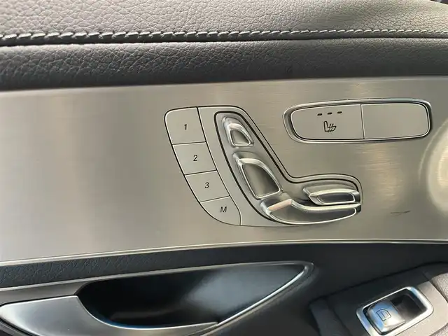 メルセデス・ベンツ ＧＬＣ２２０ d 4マチックスポーツ 本革 愛知県 2017(平29)年 5.3万km ダイヤモンドホワイト 本革シート　/パノラミックＳ／Ｒ　/ＨＵＤ　/Ｂｕｒｍｅｓｔｅｒサウンド　/ＭＢＵＸ　/Ｂｌｕｅｔｏｏｔｈ　/３６０度カメラ　/フルセグＴＶ　/アンビエントライト　/シートヒーター/ＡＣＣ　/ＬＫＡ　/ＬＤＷ　/ＢＳＭ　/ＥＴＣ２．０/LEDヘッドライト/パワーバックドア/プッシュスタート/アイドリングストップ