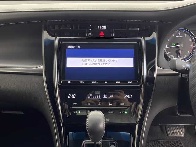 トヨタ ハリアー プレミアム スタイルノアール 鹿児島県 2020(令2)年 2.6万km ホワイトパールクリスタルシャイン TOYOTAセーフティセンス/純正9インチナビ/（フルセグ/Bluetooth/CD/DVD）/レーダークルーズコントロール/パワーバックドア/パワーシート/バックカメラ/ビルドインETC/ハーフレザー/前後ドライブレコーダー/オートハイビーム/レーンキープアシスト/純正フロアマット/LEDヘッドライト/スペアキー1本