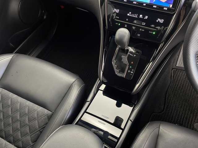 トヨタ ハリアー プレミアム スタイルノアール 鹿児島県 2020(令2)年 2.6万km ホワイトパールクリスタルシャイン TOYOTAセーフティセンス/純正9インチナビ/（フルセグ/Bluetooth/CD/DVD）/レーダークルーズコントロール/パワーバックドア/パワーシート/バックカメラ/ビルドインETC/ハーフレザー/前後ドライブレコーダー/オートハイビーム/レーンキープアシスト/純正フロアマット/LEDヘッドライト/スペアキー1本