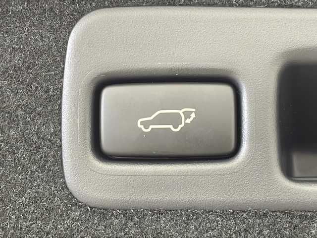 トヨタ ハリアー プレミアム スタイルノアール 鹿児島県 2020(令2)年 2.6万km ホワイトパールクリスタルシャイン TOYOTAセーフティセンス/純正9インチナビ/（フルセグ/Bluetooth/CD/DVD）/レーダークルーズコントロール/パワーバックドア/パワーシート/バックカメラ/ビルドインETC/ハーフレザー/前後ドライブレコーダー/オートハイビーム/レーンキープアシスト/純正フロアマット/LEDヘッドライト/スペアキー1本