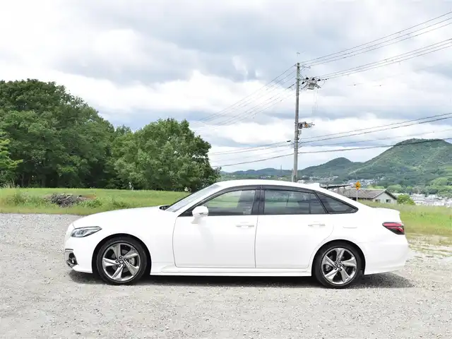 トヨタ クラウン RS アドバンス 兵庫県 2018(平30)年 4.2万km ホワイトパールクリスタルシャイン 純正ナビ/フルセグTV/パノラミックビューモニター/純正デジタルインナーミラー/黒革シート/シートエアコン/パワーシート/ヘッドアップディスプレイ/ETC2.0/プッシュスタート＆スマートキー2個