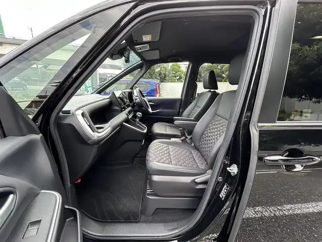 トヨタ ヴォクシー S－Z 東京都 2023(令5)年 3.8万km アティチュードブラックマイカ ワンオーナー/10.5型ディスプレイオーディオナビ+バックカメラ/DVD/フルセグTV/Bluetoothオーディオ/HDMI/USB/AppleCarPlay/AndroidAuto/Miracast/快適利便パッケージHigh/・ハンズフリーデュアルパワースライドドア/・パワーバックドア/・2列目シートヒーター&オットマン/・ステアリングヒーター/ナノイー/ビルトインETC2.0/前後ドライブレコーダー/純正17インチAW/LEDヘッドランプ/Toyota Safety Sense/スマートキー×2