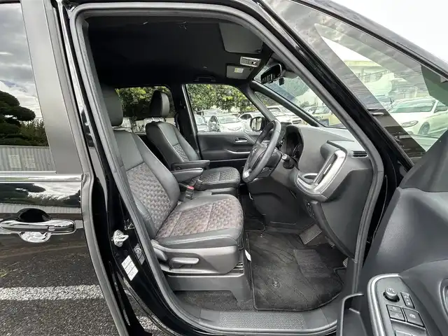 トヨタ ヴォクシー S－Z 東京都 2023(令5)年 3.8万km アティチュードブラックマイカ ワンオーナー/10.5型ディスプレイオーディオナビ+バックカメラ/DVD/フルセグTV/Bluetoothオーディオ/HDMI/USB/AppleCarPlay/AndroidAuto/Miracast/快適利便パッケージHigh/・ハンズフリーデュアルパワースライドドア/・パワーバックドア/・2列目シートヒーター&オットマン/・ステアリングヒーター/ナノイー/ビルトインETC2.0/前後ドライブレコーダー/純正17インチAW/LEDヘッドランプ/Toyota Safety Sense/スマートキー×2