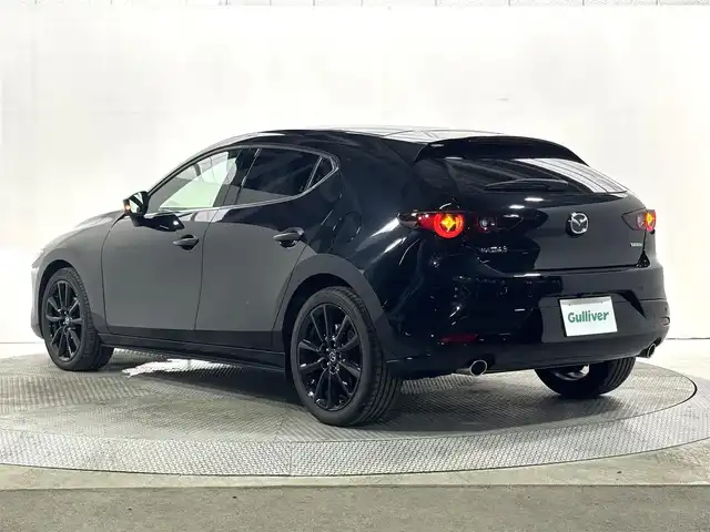 マツダ マツダ３ファストバック 15S ブラックトーンED 大阪府 2022(令4)年 0.5万km ジェットブラックマイカ 純正ナビ（フルセグ／ＤＶＤ再生／Ｂｌｕｅｔｏｏｔｈ）　Ｂカメラ　ＥＴＣ　衝突軽減　レーダーＣ　クリアランスソナー　ＢＳＭ　スマートキー　Ｐスタート　パドルシフト　アイドリングストップ　前後ドラレコ