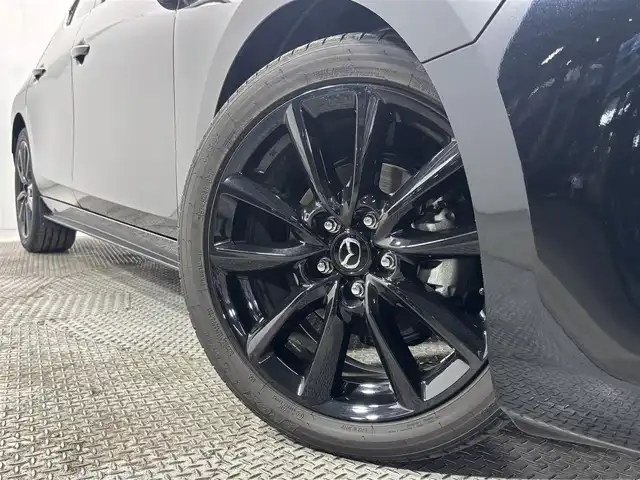 マツダ マツダ３ファストバック 15S ブラックトーンED 大阪府 2022(令4)年 0.5万km ジェットブラックマイカ 純正ナビ（フルセグ／ＤＶＤ再生／Ｂｌｕｅｔｏｏｔｈ）　Ｂカメラ　ＥＴＣ　衝突軽減　レーダーＣ　クリアランスソナー　ＢＳＭ　スマートキー　Ｐスタート　パドルシフト　アイドリングストップ　前後ドラレコ