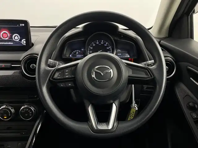 マツダ デミオ 13S 新潟県 2017(平29)年 2.2万km ソニックシルバーM スマートシティブレーキサポート/純正SDナビ/　CD/DVD/Bluetooth/フルセグTV/バックカメラ/LEDオートライト/シートヒーター/ブラインドスポットモニター/ステアリングリモコン/電格ミラー/ウィンカーミラー/アイドリングストップ/スマートキー/スペアキー/ビルトインETC