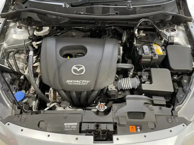 マツダ デミオ 13S 新潟県 2017(平29)年 2.2万km ソニックシルバーM スマートシティブレーキサポート/純正SDナビ/　CD/DVD/Bluetooth/フルセグTV/バックカメラ/LEDオートライト/シートヒーター/ブラインドスポットモニター/ステアリングリモコン/電格ミラー/ウィンカーミラー/アイドリングストップ/スマートキー/スペアキー/ビルトインETC