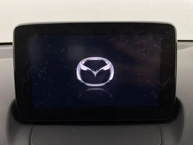 マツダ デミオ 13S 新潟県 2017(平29)年 2.2万km ソニックシルバーM スマートシティブレーキサポート/純正SDナビ/　CD/DVD/Bluetooth/フルセグTV/バックカメラ/LEDオートライト/シートヒーター/ブラインドスポットモニター/ステアリングリモコン/電格ミラー/ウィンカーミラー/アイドリングストップ/スマートキー/スペアキー/ビルトインETC