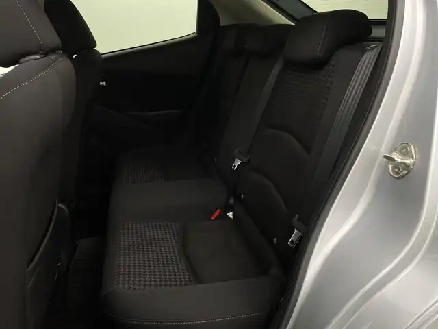マツダ デミオ 13S 新潟県 2017(平29)年 2.2万km ソニックシルバーM スマートシティブレーキサポート/純正SDナビ/　CD/DVD/Bluetooth/フルセグTV/バックカメラ/LEDオートライト/シートヒーター/ブラインドスポットモニター/ステアリングリモコン/電格ミラー/ウィンカーミラー/アイドリングストップ/スマートキー/スペアキー/ビルトインETC
