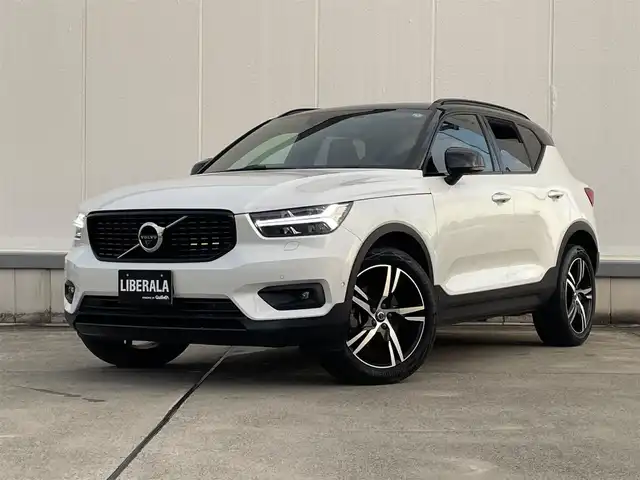 ボルボ ＸＣ４０ B4 AWD Rデザイン 東京都 2020(令2)年 1.3万km パール 純正HDDナビ/360°モニター/ハーフレザーシート/ステアリングヒーター/アダプティブクルーズコントロール/Wチャージ/オートホールド/Harman/Kardon/パワーバックドア/インテリジェントセーフティ/全席シートヒーター/LIS/Cトラフィックアラート/ISOFIX/プライバシーガラス/LEDオートハイビーム/ドライブモード