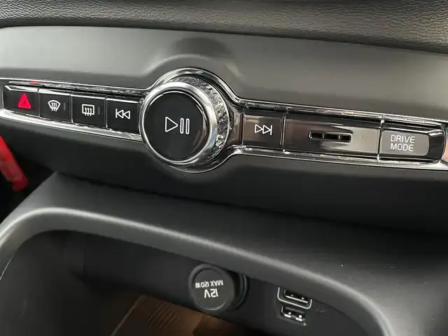 ボルボ ＸＣ４０ B4 AWD Rデザイン 東京都 2020(令2)年 1.3万km パール 純正HDDナビ/360°モニター/ハーフレザーシート/ステアリングヒーター/アダプティブクルーズコントロール/Wチャージ/オートホールド/Harman/Kardon/パワーバックドア/インテリジェントセーフティ/全席シートヒーター/LIS/Cトラフィックアラート/ISOFIX/プライバシーガラス/LEDオートハイビーム/ドライブモード