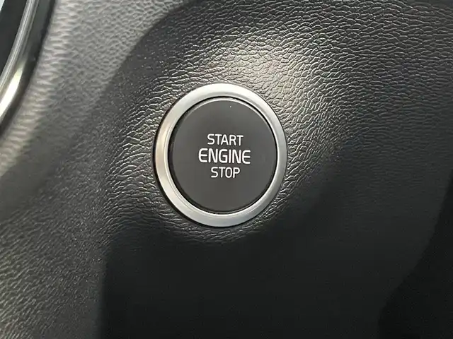 ボルボ ＸＣ４０ B4 AWD Rデザイン 東京都 2020(令2)年 1.3万km パール 純正HDDナビ/360°モニター/ハーフレザーシート/ステアリングヒーター/アダプティブクルーズコントロール/Wチャージ/オートホールド/Harman/Kardon/パワーバックドア/インテリジェントセーフティ/全席シートヒーター/LIS/Cトラフィックアラート/ISOFIX/プライバシーガラス/LEDオートハイビーム/ドライブモード