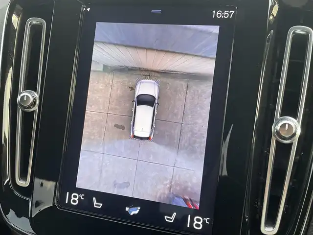 ボルボ ＸＣ４０ B4 AWD Rデザイン 東京都 2020(令2)年 1.3万km パール 純正HDDナビ/360°モニター/ハーフレザーシート/ステアリングヒーター/アダプティブクルーズコントロール/Wチャージ/オートホールド/Harman/Kardon/パワーバックドア/インテリジェントセーフティ/全席シートヒーター/LIS/Cトラフィックアラート/ISOFIX/プライバシーガラス/LEDオートハイビーム/ドライブモード