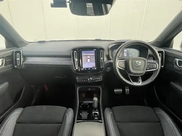 ボルボ ＸＣ４０ B4 AWD Rデザイン 東京都 2020(令2)年 1.3万km パール 純正HDDナビ/360°モニター/ハーフレザーシート/ステアリングヒーター/アダプティブクルーズコントロール/Wチャージ/オートホールド/Harman/Kardon/パワーバックドア/インテリジェントセーフティ/全席シートヒーター/LIS/Cトラフィックアラート/ISOFIX/プライバシーガラス/LEDオートハイビーム/ドライブモード