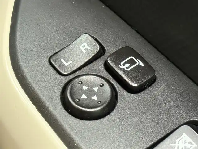 スズキ クロスビー HYBRID MZ 千葉県 2019(令1)年 3.9万km キャラバンアイボリーパールメタリック/ホワイト 2トーンルーフ 純正SDナビ（AM/FM/CD/DVD/Bluetooth)/フルセグTV/バックカメラ/全方位モニター/ETC/クルーズコントロール/パドルシフト/デュアルセンサーブレーキサポート/ESP/前席シートヒーター/後席テーブル/純正フロアマット/スタッドレスタイヤt付（175/65R15)/純正16インチアルミホイール/LEDヘッドライト/フォグランプ