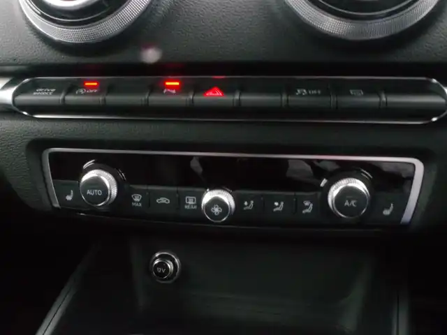 アウディ Ａ３ セダン 40TFSI クワトロ スポーツ 岩手県 2019(平31)年 4.5万km グレイシアホワイトメタリック Audiプレセンス/サイドアシスト/レーンアシスト/アダプティブクルーズ/純正ナビ/フルセグTV/バックカメラ/パーキングエイド/バーチャルコクピット/前後ドラレコ/DSRC/ハーフレザー/シートヒーター/パワーシート/LEDライト