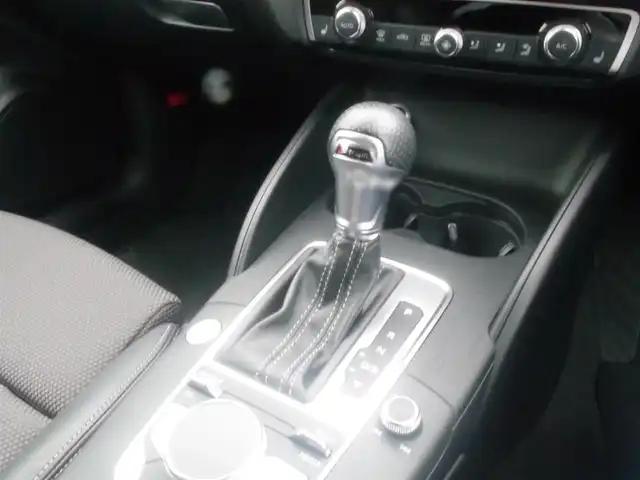 アウディ Ａ３ セダン 40TFSI クワトロ スポーツ 岩手県 2019(平31)年 4.5万km グレイシアホワイトメタリック Audiプレセンス/サイドアシスト/レーンアシスト/アダプティブクルーズ/純正ナビ/フルセグTV/バックカメラ/パーキングエイド/バーチャルコクピット/前後ドラレコ/DSRC/ハーフレザー/シートヒーター/パワーシート/LEDライト