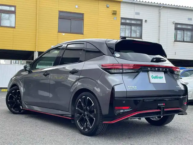 日産 オーラ ニスモ 和歌山県 2022(令4)年 1.7万km ダークメタルグレー/スーパーブラック2トーン 純正ナビ(フルセグTV/FM/AM/USB/Bluetooth)/ワンオーナー/プッシュスタート/ドライブレコーダー/アイドリングストップ/クルーズコントロール/全周囲カメラ/プロパイロット/ブラインドスポットモニター/シートヒーター/ハンドルヒーター/HDMI/ETC2.0/LEDオートライト/インテリジェントルームミラー/ワイヤレス充電器/純正ニスモエアロ/純正アルミホイール/純正フロアマット/取扱説明書/保証書