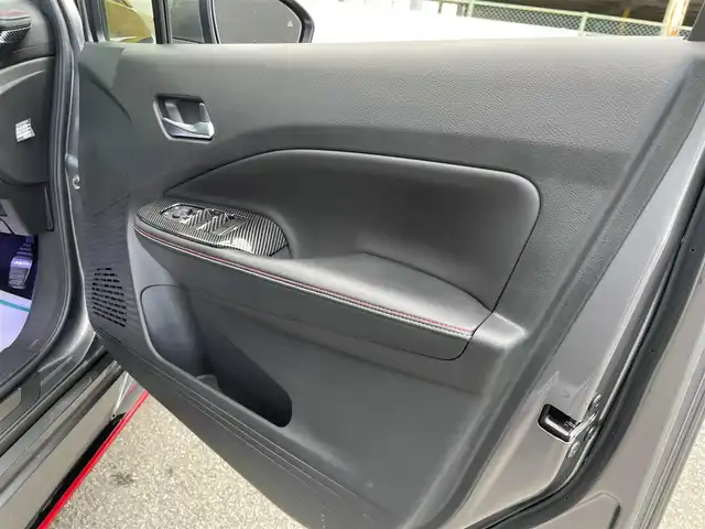 日産 オーラ ニスモ 和歌山県 2022(令4)年 1.7万km ダークメタルグレー/スーパーブラック2トーン 純正ナビ(フルセグTV/FM/AM/USB/Bluetooth)/ワンオーナー/プッシュスタート/ドライブレコーダー/アイドリングストップ/クルーズコントロール/全周囲カメラ/プロパイロット/ブラインドスポットモニター/シートヒーター/ハンドルヒーター/HDMI/ETC2.0/LEDオートライト/インテリジェントルームミラー/ワイヤレス充電器/純正ニスモエアロ/純正アルミホイール/純正フロアマット/取扱説明書/保証書