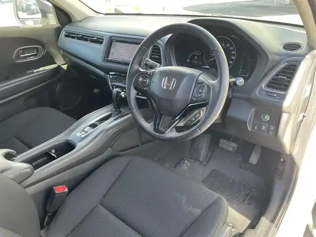 ホンダ ヴェゼル X ホンダセンシング 静岡県 2016(平28)年 14.5万km ホワイトオーキッドパール ワンオーナー/純正メモリナビ・フルセグTV/DVD/CD/USB/SD/Bluetooth/バックカメラ/HONDA SENSING/・アダプティブクルーズコントロール（ACC）/・衝突軽減ブレーキ（CMBS）/・車線維持支援システム（LKAS）/・誤発進抑制機能/・先行車発進お知らせ機能/・オートハイビーム/・標識認識機能/純正16インチアルミホイール/LEDヘッドライト/ビルトインETC/スマートキー/プッシュスタート/新車時保証書/取扱説明書