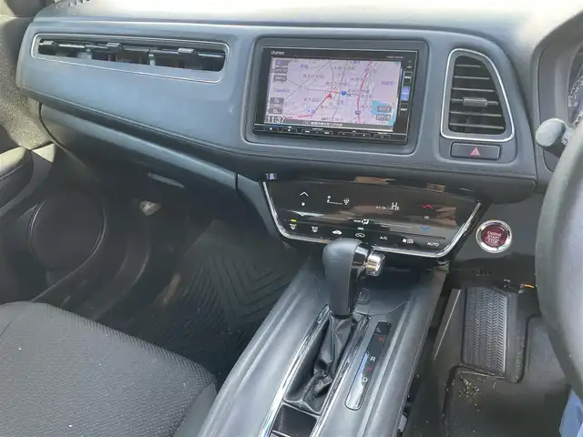 ホンダ ヴェゼル X ホンダセンシング 静岡県 2016(平28)年 14.5万km ホワイトオーキッドパール ワンオーナー/純正メモリナビ・フルセグTV/DVD/CD/USB/SD/Bluetooth/バックカメラ/HONDA SENSING/・アダプティブクルーズコントロール（ACC）/・衝突軽減ブレーキ（CMBS）/・車線維持支援システム（LKAS）/・誤発進抑制機能/・先行車発進お知らせ機能/・オートハイビーム/・標識認識機能/純正16インチアルミホイール/LEDヘッドライト/ビルトインETC/スマートキー/プッシュスタート/新車時保証書/取扱説明書