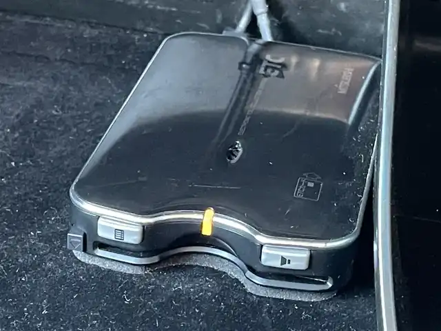 トヨタ アリスト V300 ベルテックエディション 群馬県 2005(平17)年 7.7万km ホワイトパールクリスタルシャイン 純正HDDナビ/JBLサウンド/サンルーフ/黒レザーシート/木目調内装/前席シートヒーター/前席パワーシート/本革ステアリング/純正17インチアルミホイール/クルーズコントロール/ETC/フォグランプ/パワーステアリング/純正フロアマット