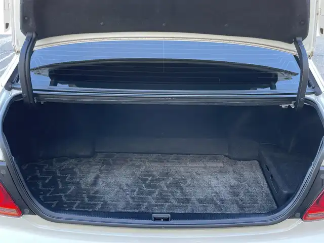 トヨタ アリスト V300 ベルテックエディション 群馬県 2005(平17)年 7.7万km ホワイトパールクリスタルシャイン 純正HDDナビ/JBLサウンド/サンルーフ/黒レザーシート/木目調内装/前席シートヒーター/前席パワーシート/本革ステアリング/純正17インチアルミホイール/クルーズコントロール/ETC/フォグランプ/パワーステアリング/純正フロアマット