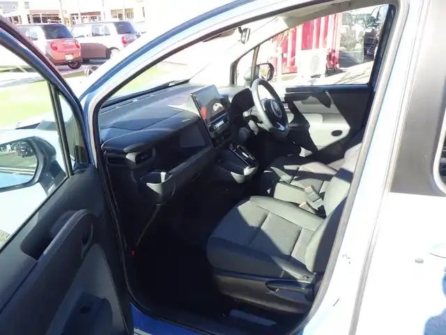 トヨタ シエンタ ハイブリッド G 千葉県 2024(令6)年 0.5万km グレイッシュブルー Toyota Safety Sense/・プリクラッシュセーフティ/・レーンディパーチャーアラート/・オートハイビーム/・レーダークルーズコントロール/・ブラインドスポットモニター/・RCTA（リヤクロストラフィックアラート）/両側パワースライドドア/純正コネクティッドナビ/地デジTV/【Bluetooth接続】/パノラミックビューモニター/前席シートヒーター/革巻きステアリング/ステアリングヒーター/ステアリングスイッチ/ETC（2.0）/LEDヘッドライト/ウインカーミラー/クリアランスソナー/サイド/カーテンエアバッグ/スマートキー