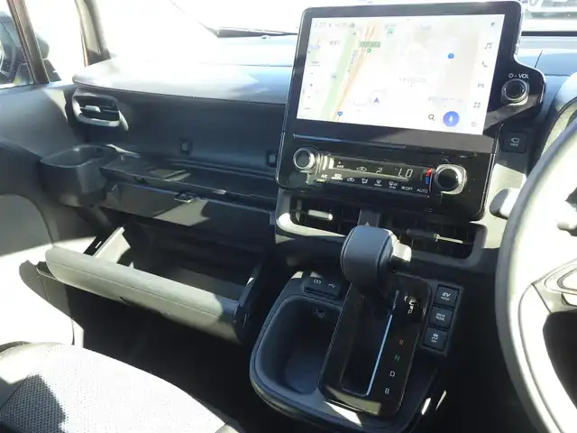 トヨタ シエンタ ハイブリッド G 千葉県 2024(令6)年 0.5万km グレイッシュブルー Toyota Safety Sense/・プリクラッシュセーフティ/・レーンディパーチャーアラート/・オートハイビーム/・レーダークルーズコントロール/・ブラインドスポットモニター/・RCTA（リヤクロストラフィックアラート）/両側パワースライドドア/純正コネクティッドナビ/地デジTV/【Bluetooth接続】/パノラミックビューモニター/前席シートヒーター/革巻きステアリング/ステアリングヒーター/ステアリングスイッチ/ETC（2.0）/LEDヘッドライト/ウインカーミラー/クリアランスソナー/サイド/カーテンエアバッグ/スマートキー