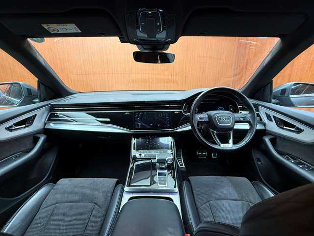 アウディ アウディ Ｑ８ 55TFSIクワトロ Sライン 千葉県 2020(令2)年 6.3万km デイトナグレーパールエフェクト コンフォートアシスタンスＰＫＧ　/純正ナビ　/３６０°カメラ　/ＡＣＣ　/ＢＳＭ　/ハーフレザーシート　/シートヒーター　/パワーシート　/マトリクスＬＥＤ　/ハイビームアシスト　/電動リアゲート　/純正２２インチＡＷ