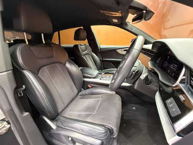 アウディ アウディ Ｑ８ 55TFSIクワトロ Sライン 千葉県 2020(令2)年 6.3万km デイトナグレーパールエフェクト コンフォートアシスタンスＰＫＧ　/純正ナビ　/３６０°カメラ　/ＡＣＣ　/ＢＳＭ　/ハーフレザーシート　/シートヒーター　/パワーシート　/マトリクスＬＥＤ　/ハイビームアシスト　/電動リアゲート　/純正２２インチＡＷ