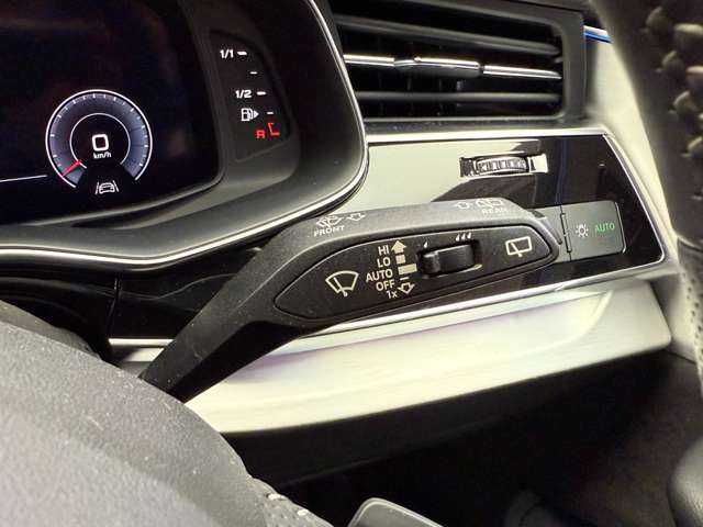 アウディ アウディ Ｑ８ 55TFSIクワトロ Sライン 千葉県 2020(令2)年 6.3万km デイトナグレーパールエフェクト コンフォートアシスタンスＰＫＧ　/純正ナビ　/３６０°カメラ　/ＡＣＣ　/ＢＳＭ　/ハーフレザーシート　/シートヒーター　/パワーシート　/マトリクスＬＥＤ　/ハイビームアシスト　/電動リアゲート　/純正２２インチＡＷ