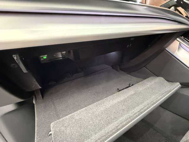 アウディ アウディ Ｑ８ 55TFSIクワトロ Sライン 千葉県 2020(令2)年 6.3万km デイトナグレーパールエフェクト コンフォートアシスタンスＰＫＧ　/純正ナビ　/３６０°カメラ　/ＡＣＣ　/ＢＳＭ　/ハーフレザーシート　/シートヒーター　/パワーシート　/マトリクスＬＥＤ　/ハイビームアシスト　/電動リアゲート　/純正２２インチＡＷ