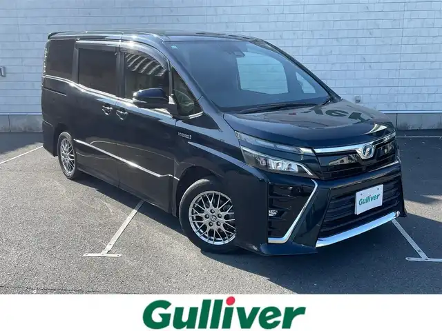 トヨタ ヴォクシー ハイブリッド ZS 静岡県 2017(平29)年 6.9万km ブラッキッシュアゲハガラスフレーク 純正ナビ　/・フルセグＴＶ　/・Ｂｌｕｅｔｏｏｔｈ接続　/・ＤＶＤ再生　/クルーズコントロール　/両側パワースライドドア　/トヨタセーフティーセンス　/プリクラッシュセーフティ　/プッシュスタート　/スマートキー　/スペアキー　/前席シートヒーター/LEDオートライト/ETC/ドラレコ/取扱説明書/保証書