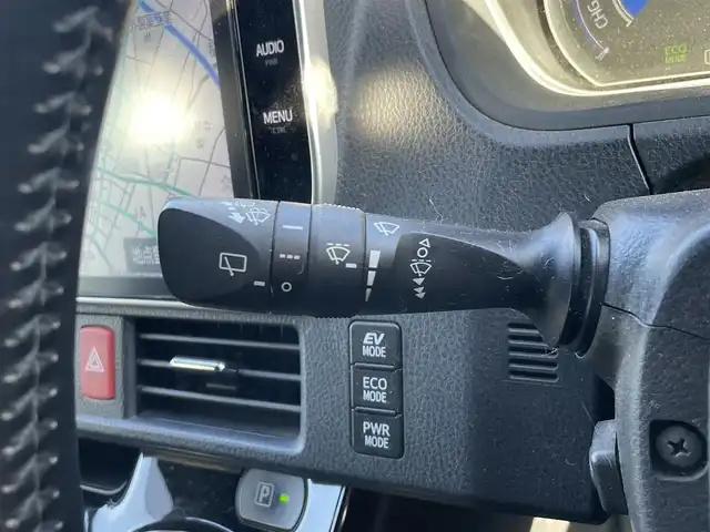 トヨタ ヴォクシー ハイブリッド ZS 静岡県 2017(平29)年 6.9万km ブラッキッシュアゲハガラスフレーク 純正ナビ　/・フルセグＴＶ　/・Ｂｌｕｅｔｏｏｔｈ接続　/・ＤＶＤ再生　/クルーズコントロール　/両側パワースライドドア　/トヨタセーフティーセンス　/プリクラッシュセーフティ　/プッシュスタート　/スマートキー　/スペアキー　/前席シートヒーター/LEDオートライト/ETC/ドラレコ/取扱説明書/保証書